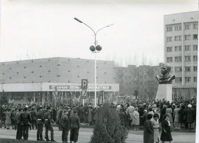 Новочеркасск: Митинг в честь открытия памятника Юрию Гагарину