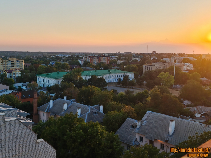 Новочеркасск: Вид на школу №3 с Сенного рынка