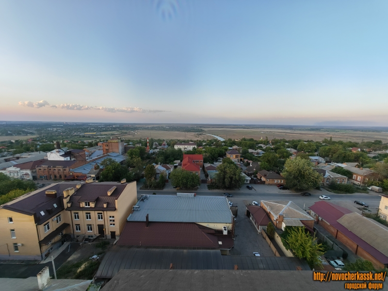 Новочеркасск: Вид на север с Сенного рынка. На переднем плане улица Фрунзе