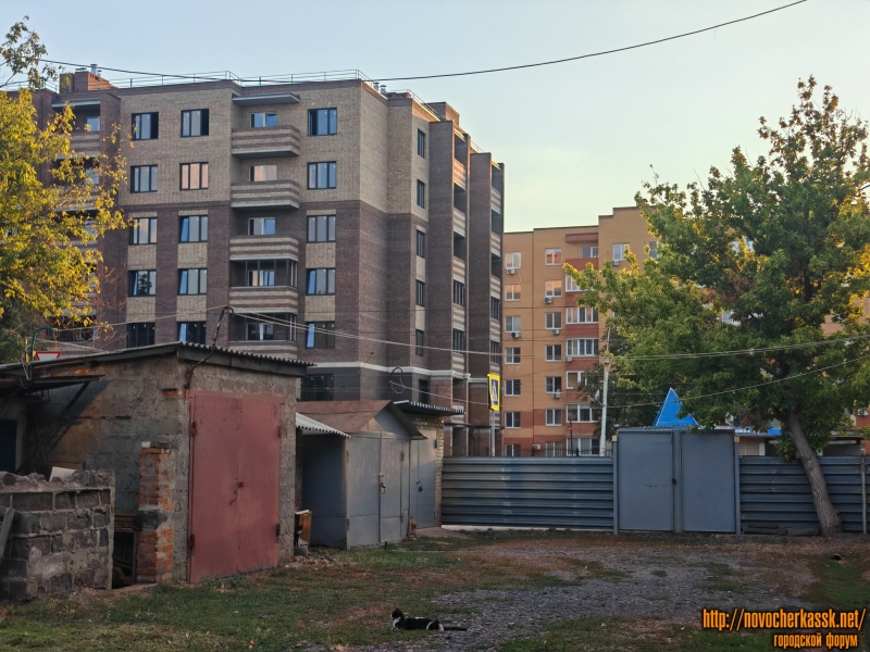 Новочеркасск: Вид на строящиеся многоэтажки по ул. 26 Бакинских комиссаров