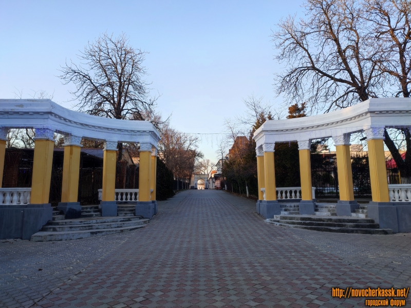 Новочеркасск: Полуротонды в Александровском парке