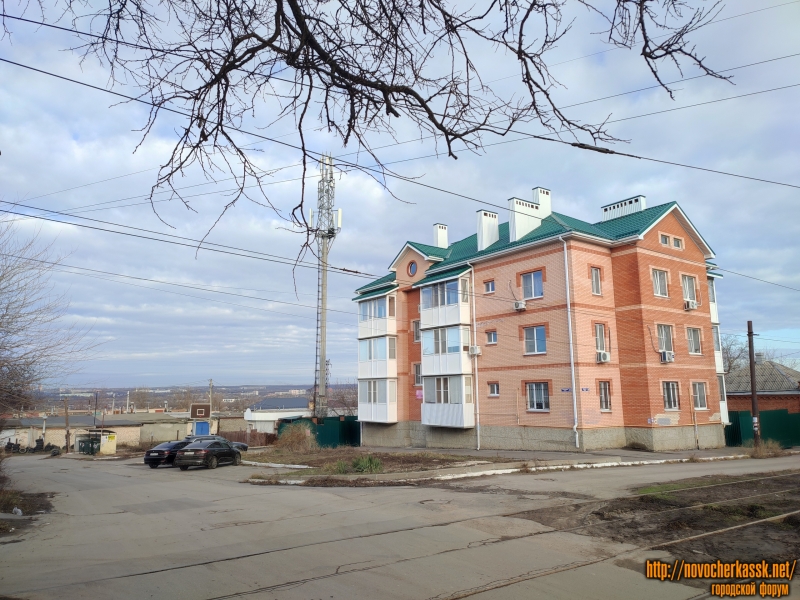 Новочеркасск: Улица Ленгника, 44 / улица Щорса, 62