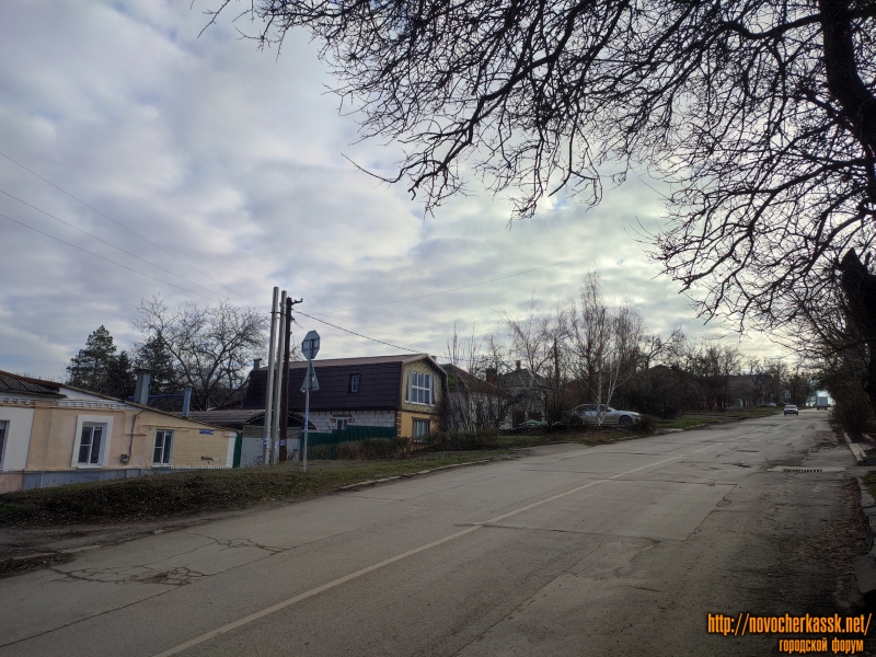 Новочеркасск: Вид на улицу Ленгника с улицы Щорса