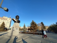 Памятник Ю.А. Гагарину и площадь перед гостиницей «Новочеркасск»