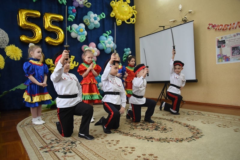 столиа детский 5 лет. «детский сад №4» города харовска. м5 детский. бмв м5 525. детские торговые марки.