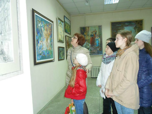 В выставочном зале Дома-музея Ивана Крылова открылась выставка, посвященная 100-летию ЮФУ