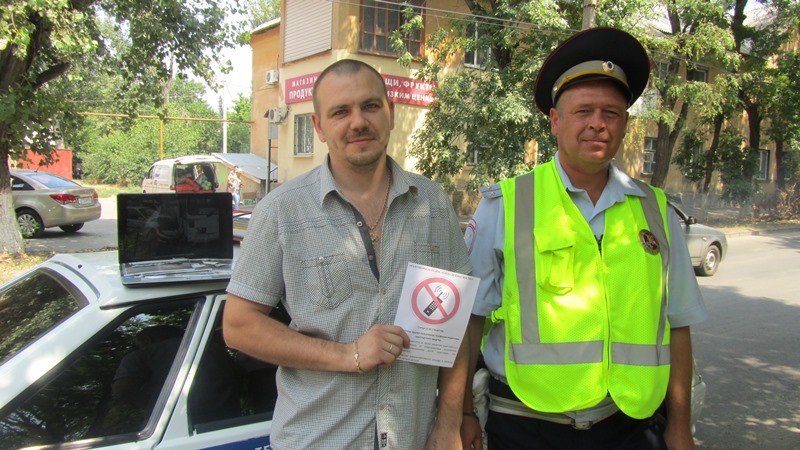 В Новочеркасске ГИБДД ловит водителей, разговаривающих по телефону за рулём